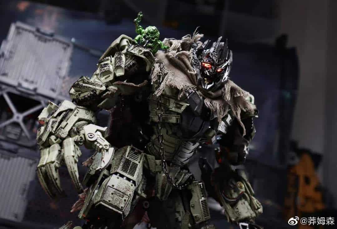 Unique Toys - UT R-05 Desperado (Battle Damaged) | IACON STORE